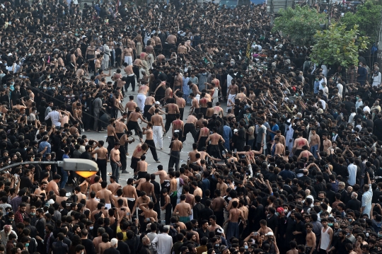 Ribuan Muslim Syiah Pakistan Berjubel Peringati Kematian Ali bin Abi Thalib