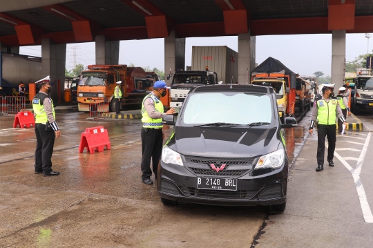 Nekat Mudik, Pengendara di Tol Cikupa Dipaksa Putar Balik