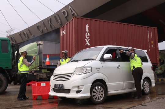 Nekat Mudik, Pengendara di Tol Cikupa Dipaksa Putar Balik