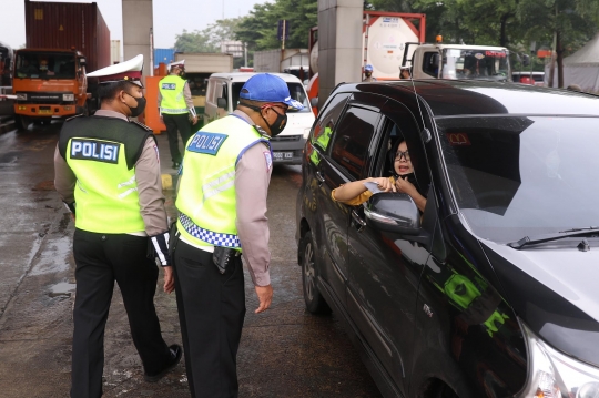 Nekat Mudik, Pengendara di Tol Cikupa Dipaksa Putar Balik