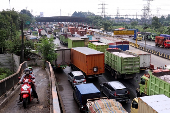 Kemacetan Panjang di Tol Cikupa Akibat Penyekatan Mudik