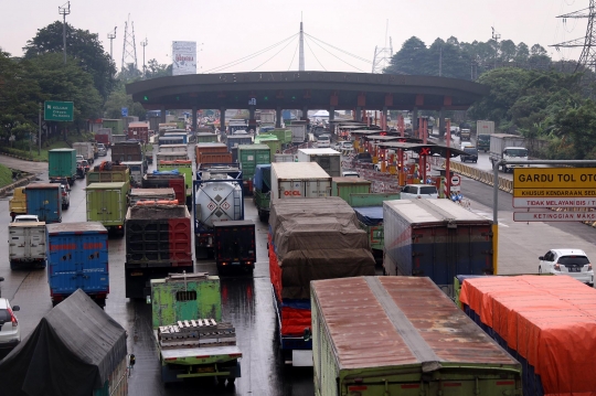 Kemacetan Panjang di Tol Cikupa Akibat Penyekatan Mudik