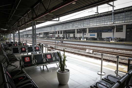 Sepinya Stasiun Pasar Senen di Tengah Larangan Mudik