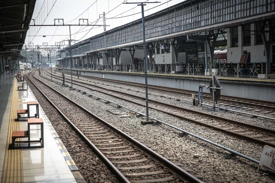 Sepinya Stasiun Pasar Senen di Tengah Larangan Mudik