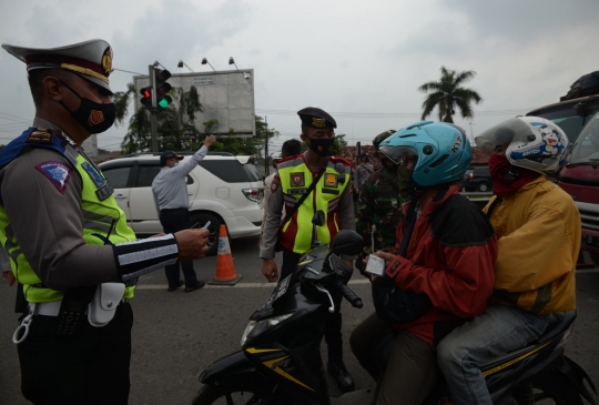 Pemotor Terjaring Penyekatan Arus Mudik di Karawang