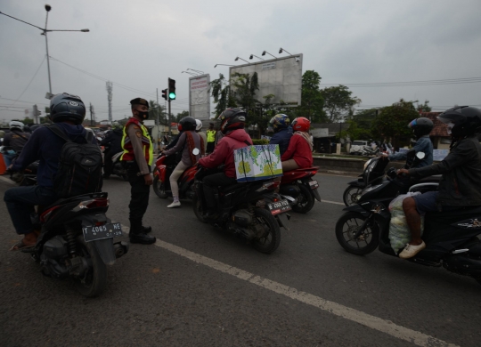 Pemotor Terjaring Penyekatan Arus Mudik di Karawang