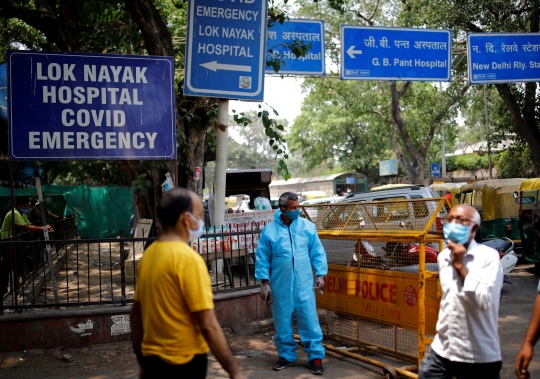 Di Tengah Kegentingan Lonjakan Covid-19, Bajaj Ambulans India Bertindak