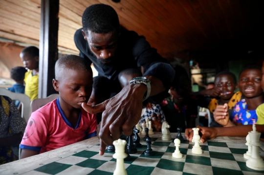 Membangkitkan Antusiasme Belajar Anak-Anak Nigeria Lewat Catur