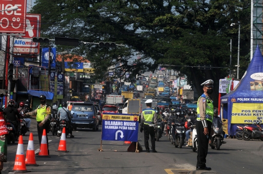 Kendaraan Tak Dilengkapi Dokumen Perjalanan Dipaksa Putar Balik di Parung