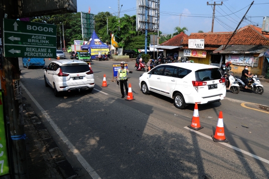 Kendaraan Tak Dilengkapi Dokumen Perjalanan Dipaksa Putar Balik di Parung