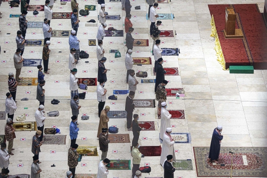 Suasana Salat Jumat Terakhir Ramadan di Masjid Istiqlal
