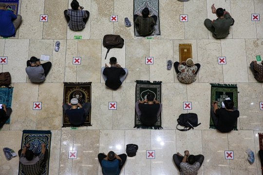 Suasana Salat Jumat Terakhir Ramadan di Masjid Istiqlal