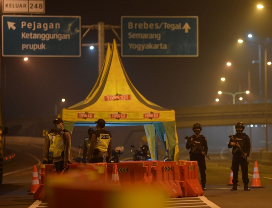 Penjagaan Jalur Mudik di Tol Pejagan