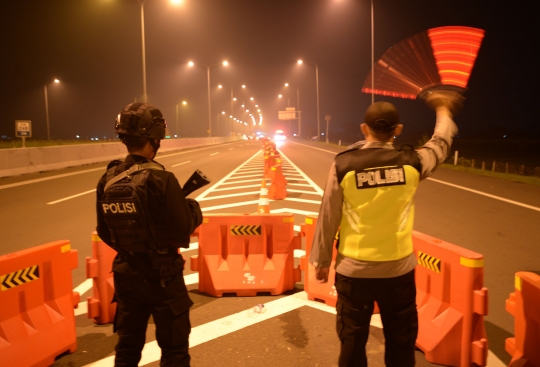 Penjagaan Jalur Mudik di Tol Pejagan