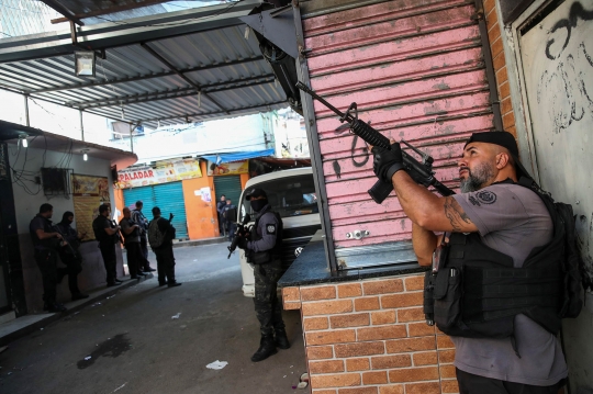 Mencekamnya Baku Tembak Polisi dan Geng Narkoba Brasil yang Tewaskan 25 Orang