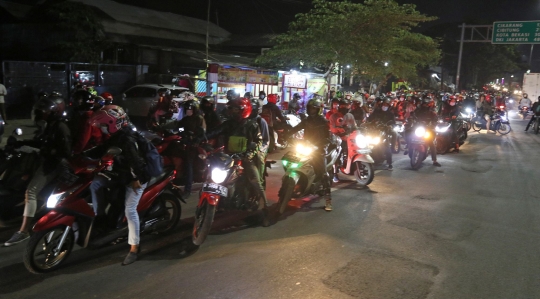 Pemudik Motor Dipaksa Putar Balik di Posko Penyekatan Kedungwaringin