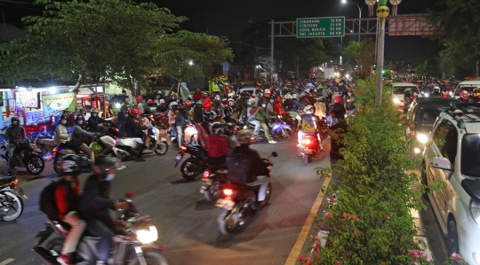 Pemudik Motor Dipaksa Putar Balik di Posko Penyekatan Kedungwaringin