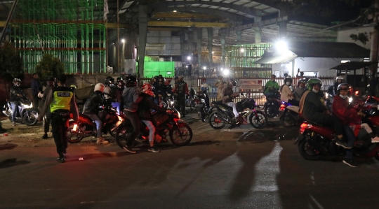 Pemudik Motor Dipaksa Putar Balik di Posko Penyekatan Kedungwaringin