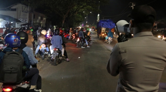 Pemudik Motor Dipaksa Putar Balik di Posko Penyekatan Kedungwaringin