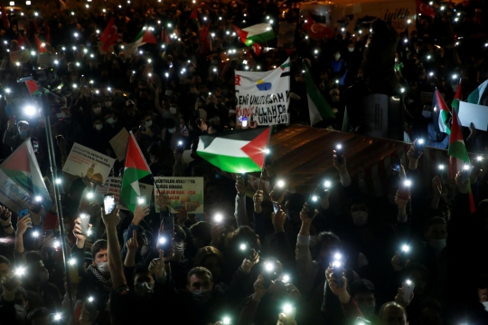 Demonstran Turki Pro-Palestina Kutuk Aksi Keji Israel di Masjid Al Aqsa