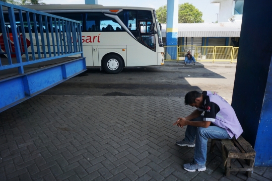 Potret Sunyi Terminal Arjosari Malang pada H-3 Lebaran