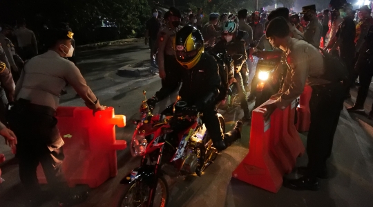 Pemudik Motor Diizinkan Lewati Pos Penyekatan Kedungwaringin