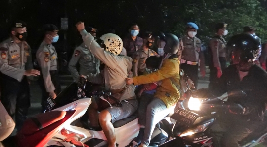 Pemudik Motor Diizinkan Lewati Pos Penyekatan Kedungwaringin