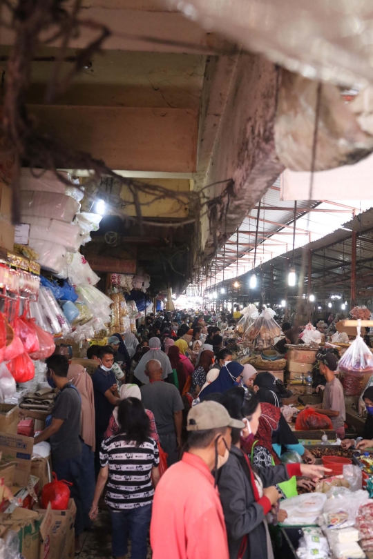 H-2 Idul Fitri, Pasar Kebayoran Lama Dipadati Pengunjung