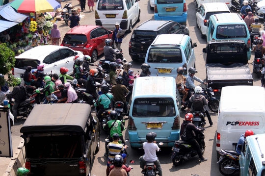 Kemacetan Panjang di Pasar Kebayoran Lama