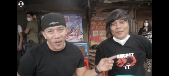 Jarang Tampil di Tv, Ato Angkasa Band Ternyata Jualan Kerupuk