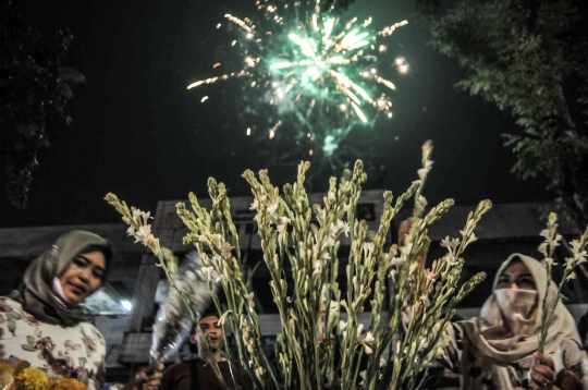 Tradisi Berburu Bunga Sedap Malam Jelang Idulfitri