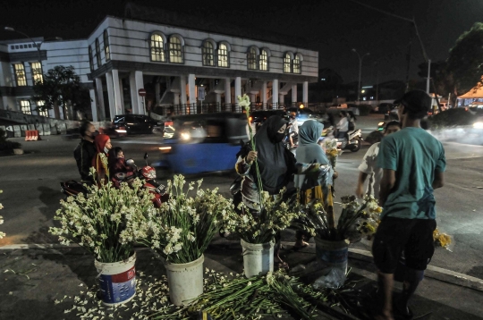 Tradisi Berburu Bunga Sedap Malam Jelang Idulfitri