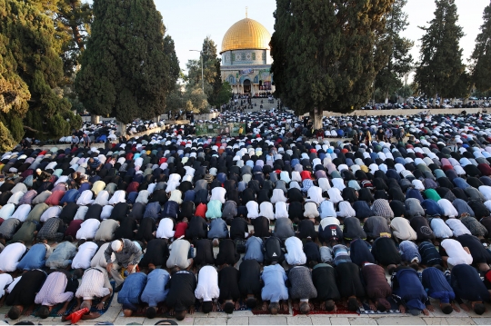 Kebahagiaan Muslim Palestina Rayakan Idulfitri di Masjid Al-Aqsa Tanpa Gangguan