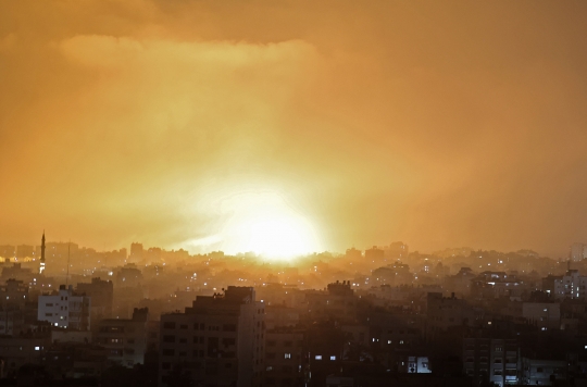 Kepanikan Warga Palestina Hindari Gempuran Israel di Jalur Gaza