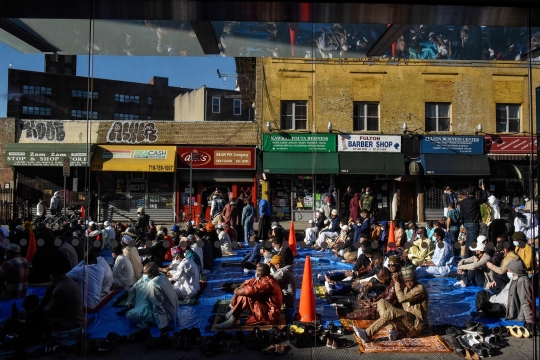 Ribuan Muslim Padati Jalanan di New York untuk Salat Idulfitri