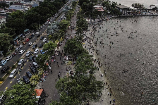 Hari Kedua Lebaran, Ancol Diserbu Wisatawan