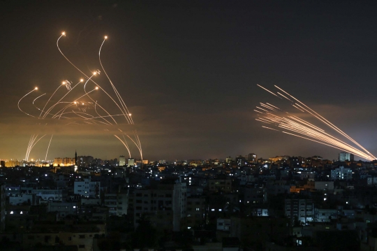 Potret Pertempuran Roket Hamas VS Iron Dome Israel