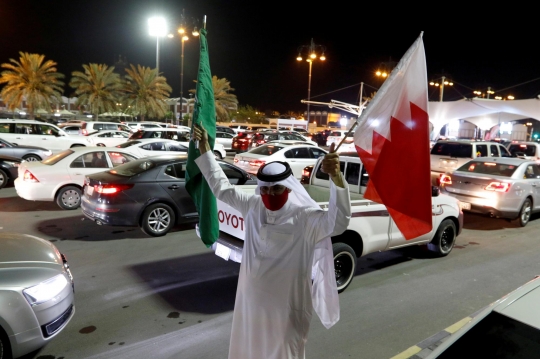 Larangan Keluar Masuk Perbatasan Dicabut, Mobil-Mobil Mewah Saudi Antre Masuk Bahrain