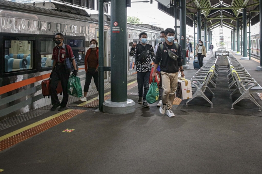 Suasana Arus Balik Pemudik Kereta Api di Stasiun Gambir