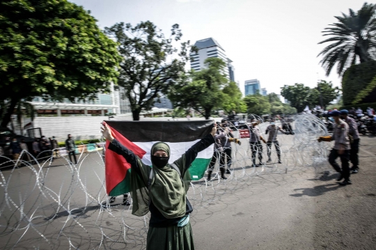 Kawat Berduri Halau Aksi Massa Solidaritas Rakyat Palestina di Kedubes AS