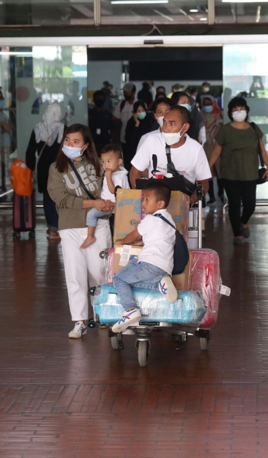 Suasana Bandara Pasca Pelarangan Mudik Dicabut