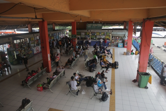 Terminal Kampung Rambutan Kembali Beroperasi Pasca Larangan Mudik