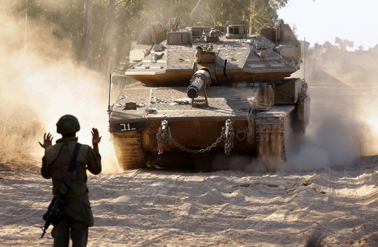 Melihat Tank-Tank Israel Gempur Jalur Gaza