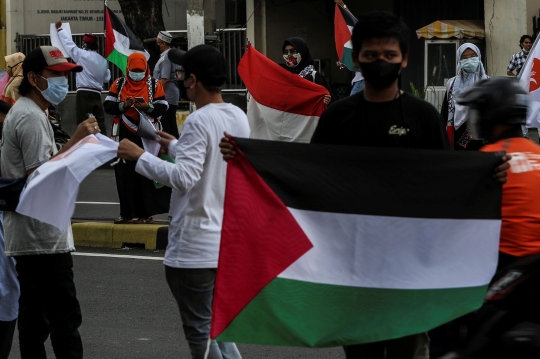 Aksi Dukungan Palestina Tumpah di Jalan Basuki Rahmat