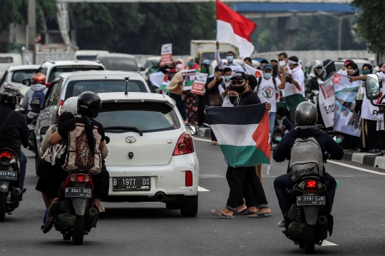 Aksi Dukungan Palestina Tumpah di Jalan Basuki Rahmat