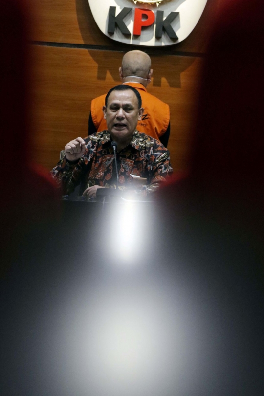 KPK Tahan Tersangka Baru Kasus Korupsi Komisi Fiktif Jasindo