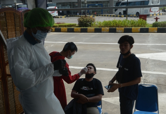 Arus Balik Lebaran, Tiga Pemudik di Terminal Pulogebang Positif Covid-19