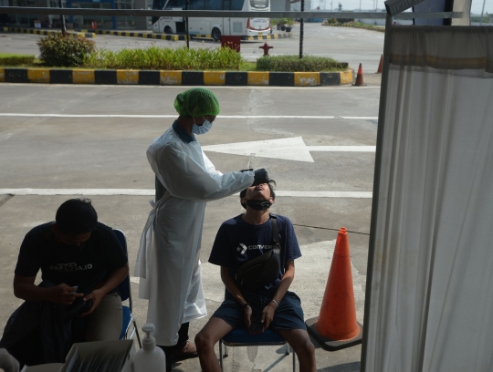 Arus Balik Lebaran, Tiga Pemudik di Terminal Pulogebang Positif Covid-19