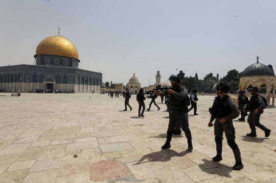 Aksi Polisi Israel Serbu Masjid Al-Aqsa di Tengah Gencatan Senjata