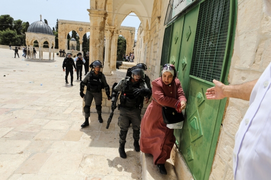 Aksi Polisi Israel Serbu Masjid Al-Aqsa di Tengah Gencatan Senjata